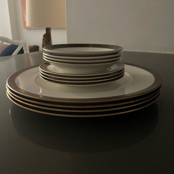 Vintage Highland by Ralph Lauren China Bread & Butter Plate—Set of 4 - Picture 3 of 7